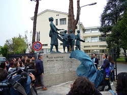 Le statue all'ingresso